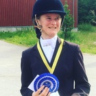 Aikuisratsastajien Espoon ratsastuskoulujen koulumestari Susanna Salmio.
