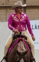 Jokirannan ratsastuskoulun opettaja ja ohjaajamme retkellä, Pirjo Marjanen, on alansa huippu. Kuva Jokirannan ratsastuskoulu.