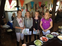 Ratsastuskilpailun voittajajoukkue: Ella Nurmi, Teresa Paatero, Viivi Sahramo ja Tiia Rauha.
© Milja Koskela