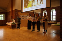 Seuralle ja ratsastuskoululle tärkeitä KiVa-henkilöitä muistettiin myös.
© Maija Virtanen