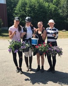 Espoon ratsastuskoulujen mestaruuskisat Primuksella 2018, kuva mestarijoukkueesta (vas. Teresa Pollari, Jenni Ek, Jeanette Tinnis ja valvova opettaja Nora Latvala). Kuva Primus talli.