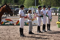 Poniratsukoiden estemestaruuden palkintojen jako
© Anna K