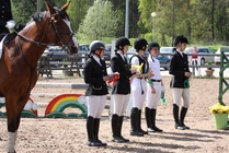 Senioriratsukoiden estemestaruuden palkintojen jako
© Anna K