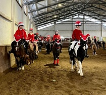 Perinteinen jouluratsastus. Kuva Terhi.